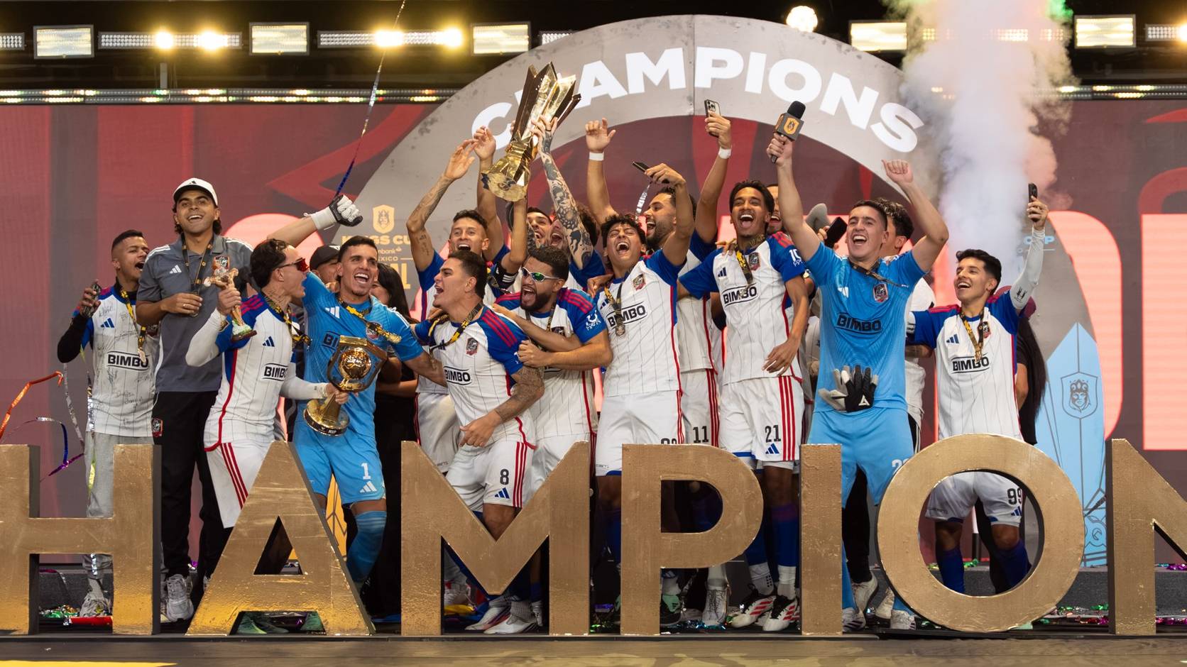 Pelicanger segna il suo President Penalty e l’Atlético Parceros FC vince la Kings Cup Mexico 6-4 contro i Los Chamos FC