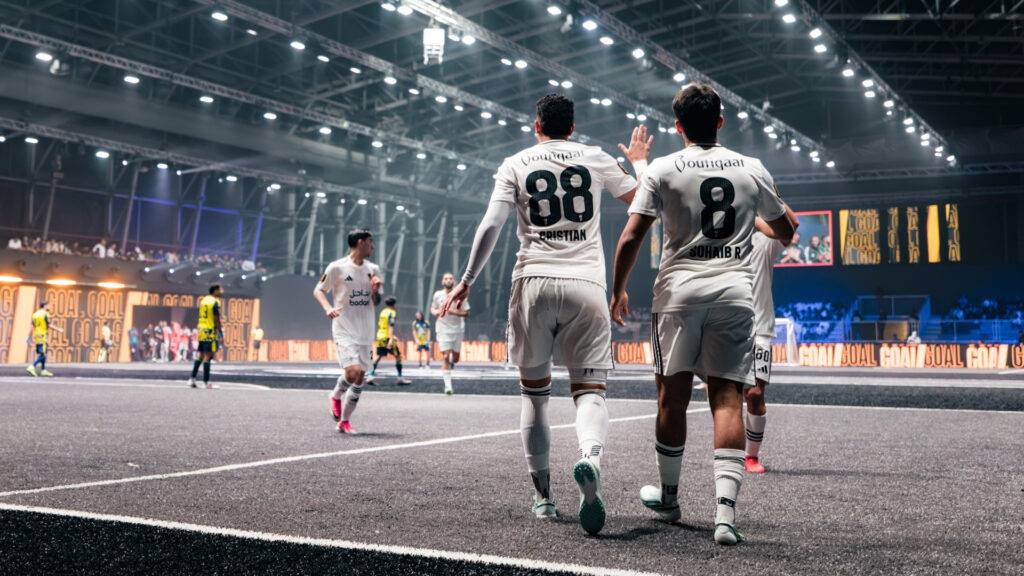 FWZ يحسم نصف النهائي وستة فرق تتنافس على أربع بطاقات في الجولة الأخيرة من Kings League MENA