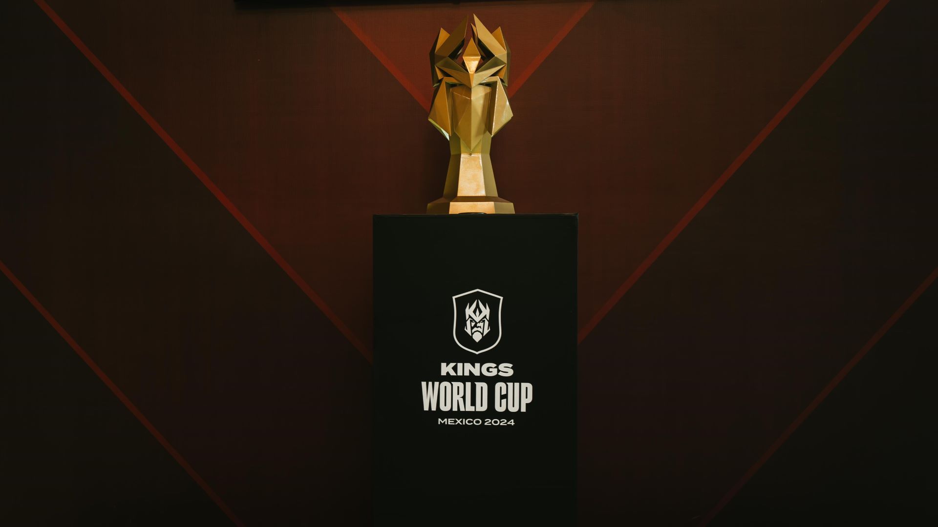 Gerard Piqué y Miguel Layún dejan el trofeo de la Kings World Cup en Monterrey - Actualidad Kings League Americas