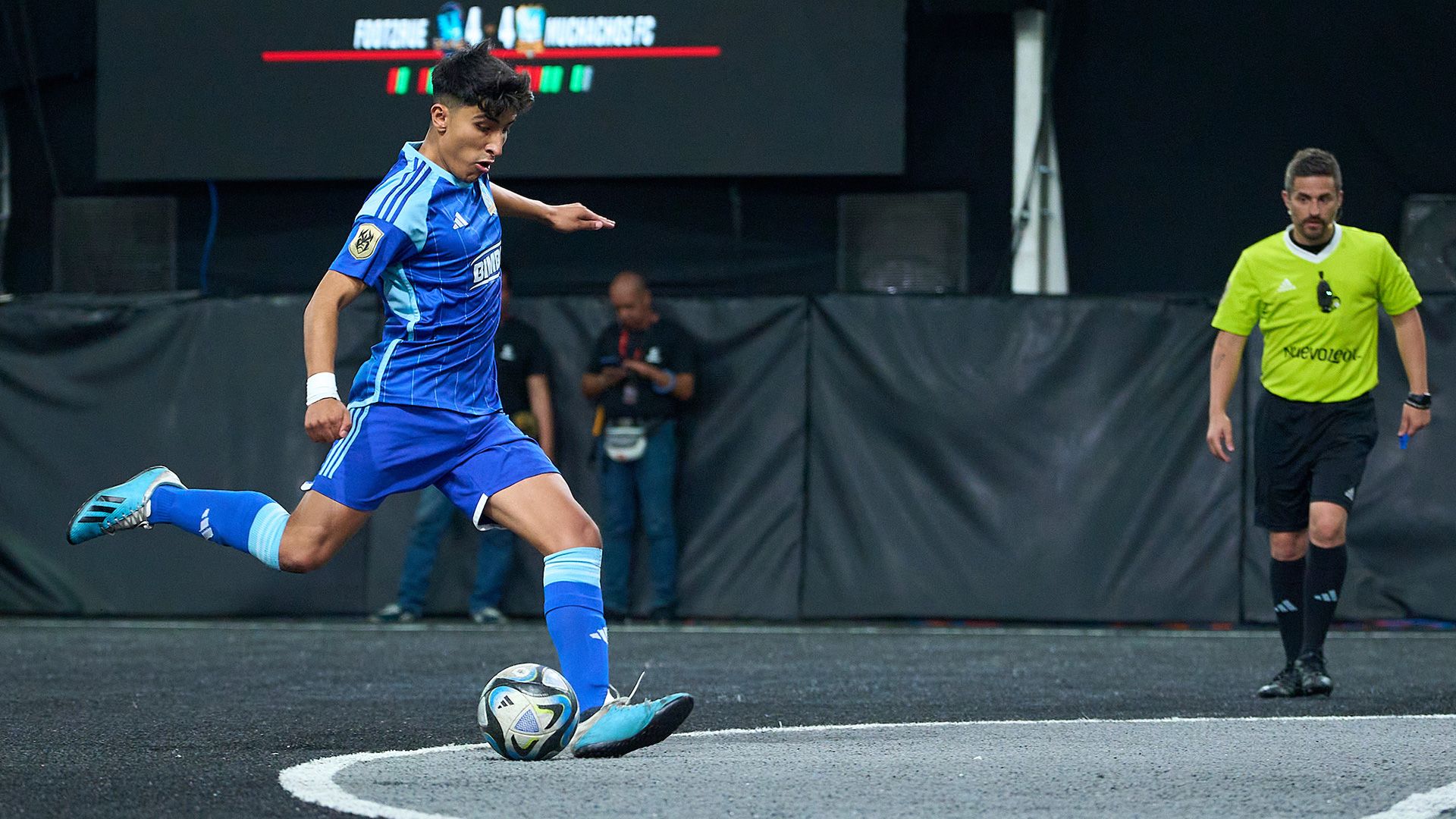 Cárdenas marca el penalti más surrealista de la Kings World Cup