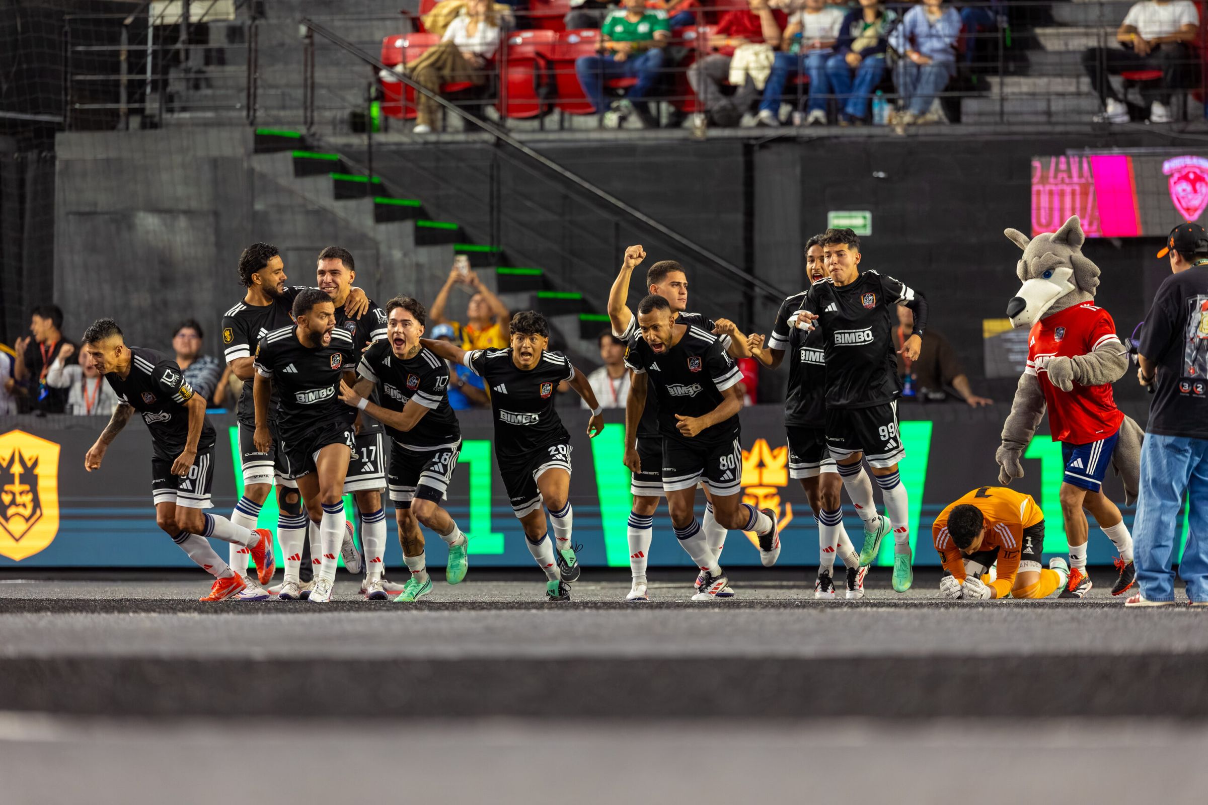 Los Chamos trifft achtmal, Parceros kommt im Kings Cup weiter