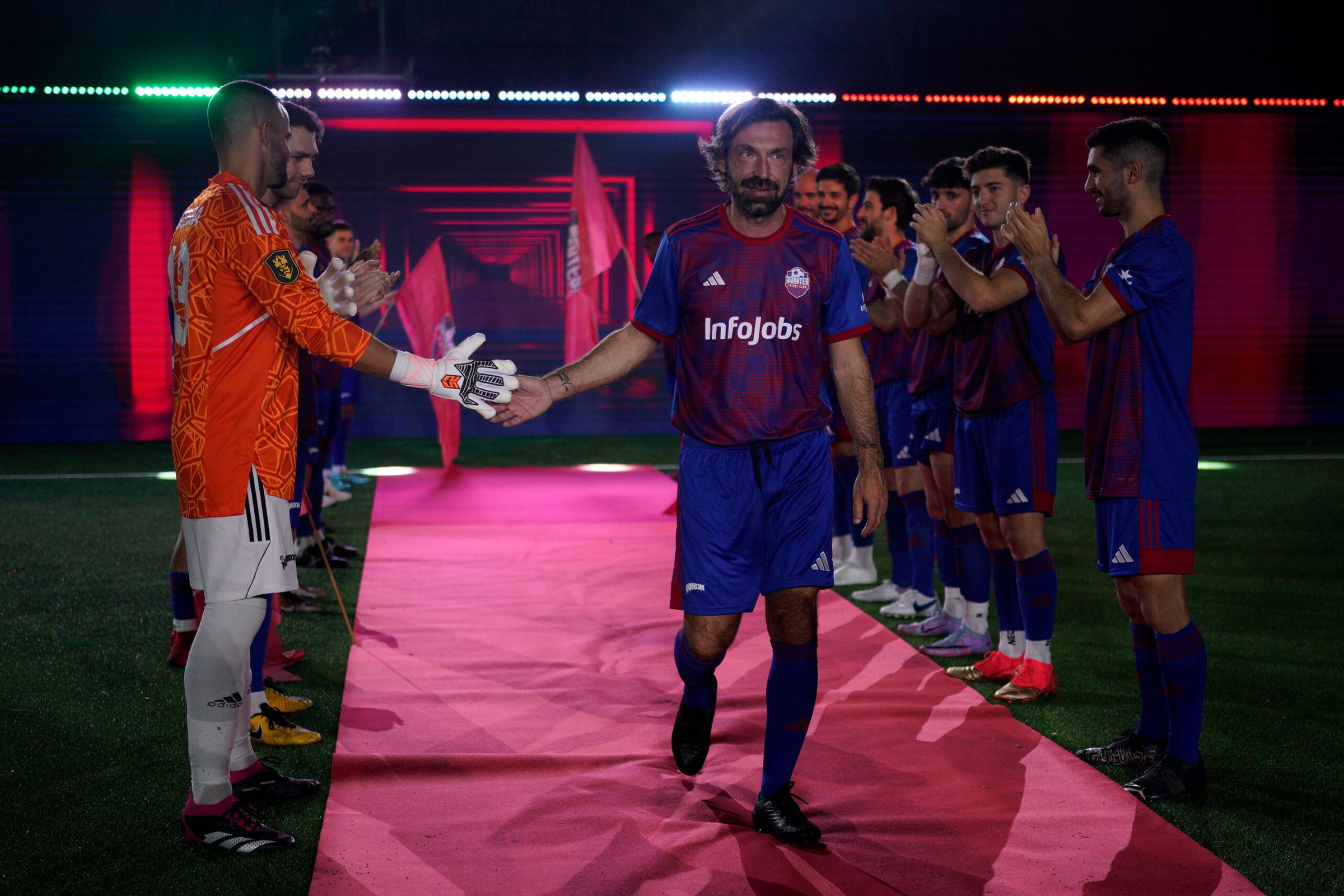 Alfombra roja y Ferrari para recibir a Pirlo en la Kings League InfoJobs - Blog Kings & Queens League Spain
